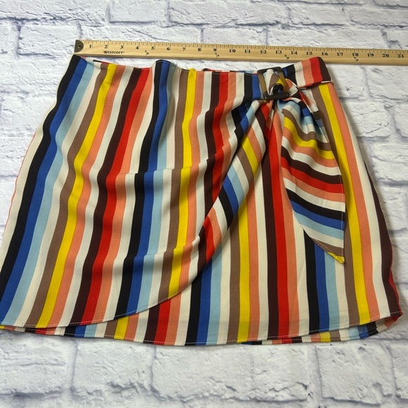 Ophelia Roe Colorful Striped Mini Skirt with Belt Accent. Size Small. - Picture 4 of 7